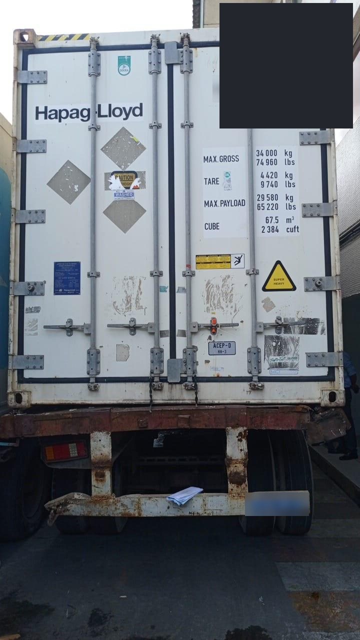 Container arriving at the buyer's warehouse, Côte d'Ivoire